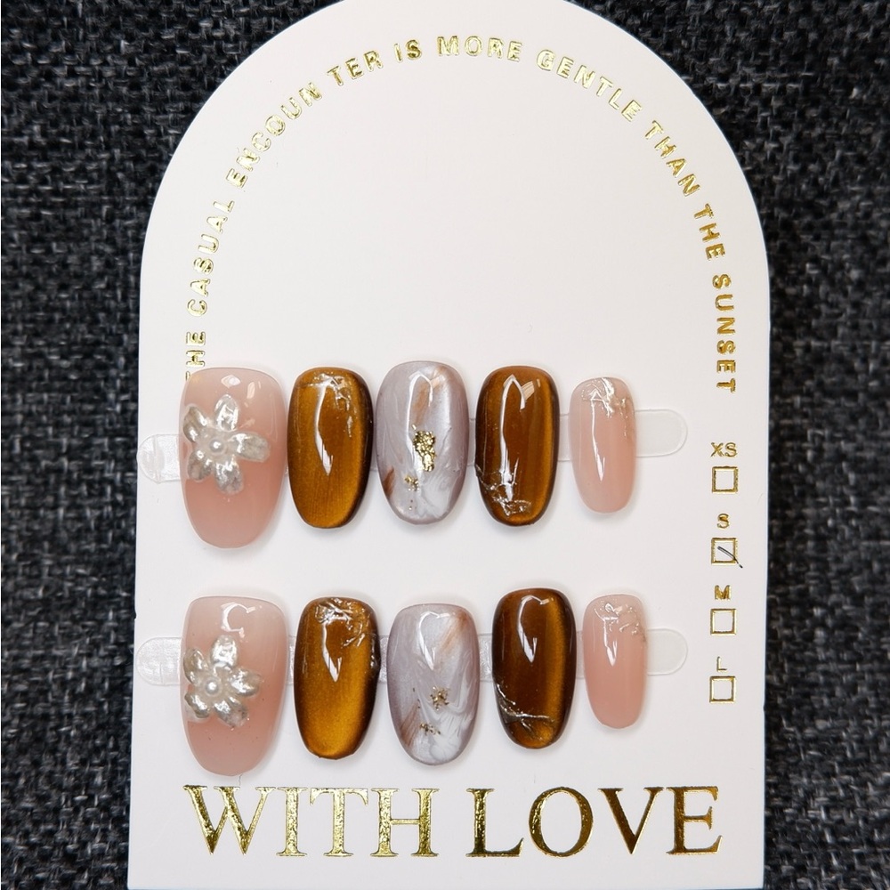 Elegant Brown and Gold Press-On Nails